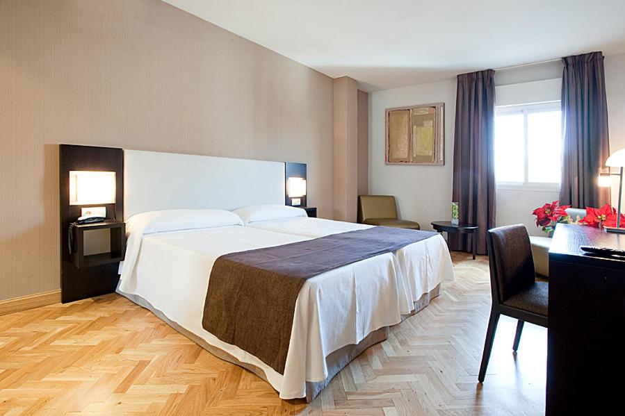 Hostal Carlos III - Housity