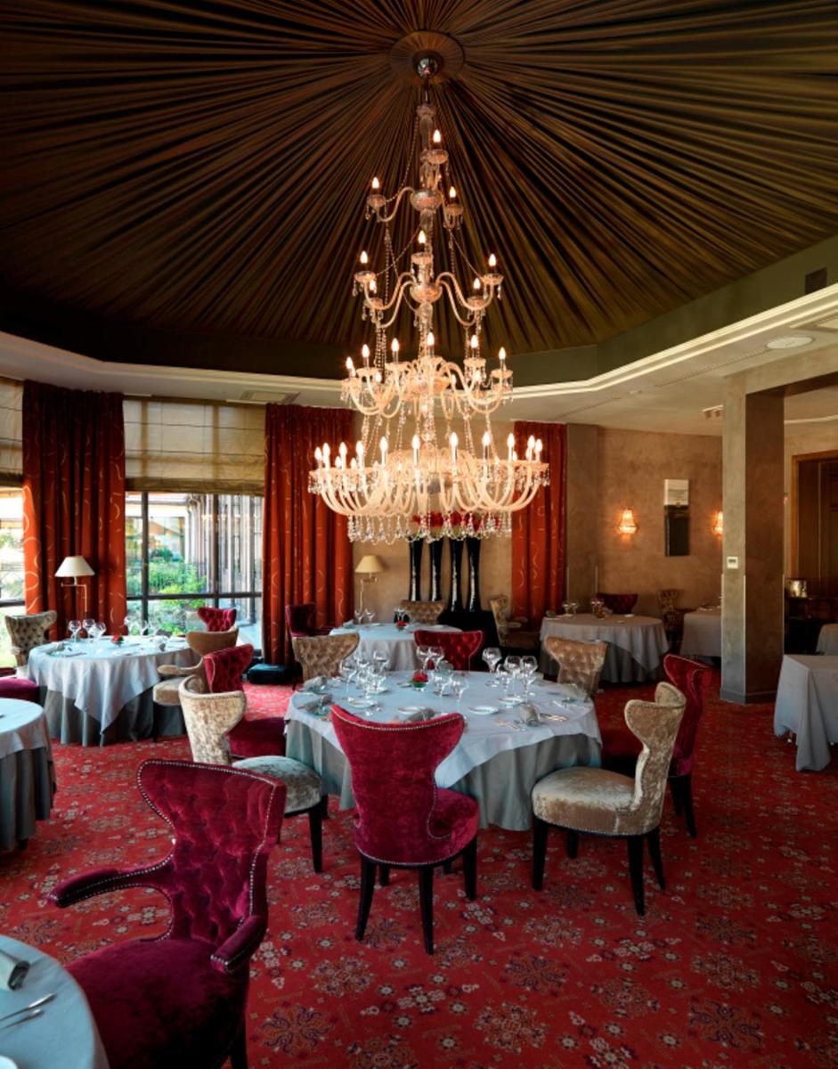 Restaurant ou autre lieu de restauration dans l'établissement Le Grand Hotel & Spa