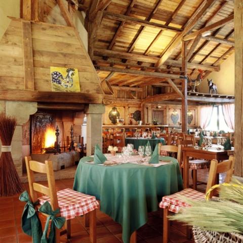 Restaurant ou autre lieu de restauration dans l'établissement Le Grand Hotel & Spa