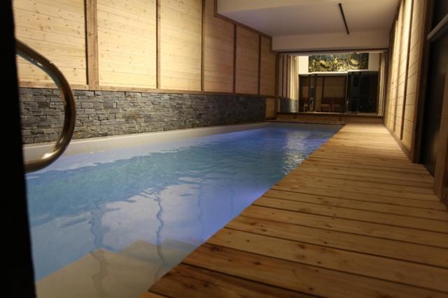 Piscine de l'établissement Le Grand Hotel & Spa ou située à proximité