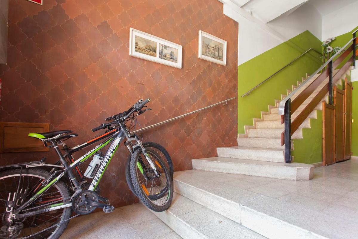 Hostal Collsacabra - Housity