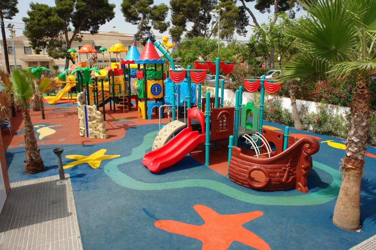 Zona de juegos infantil en La Marina Resort