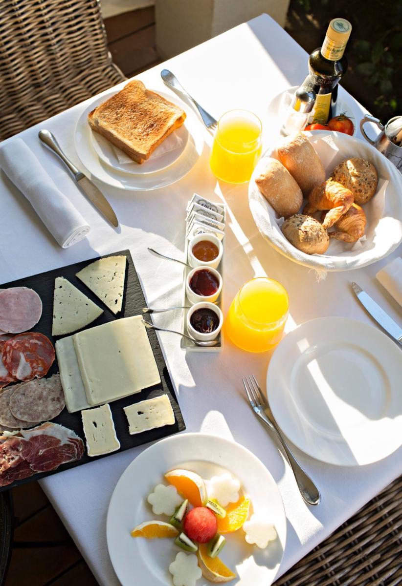 Comida en o cerca de este hotel