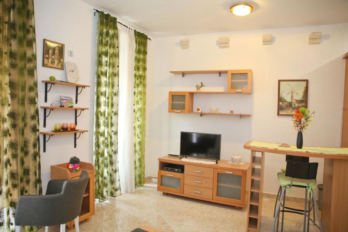Old town Kotor Square - Housity