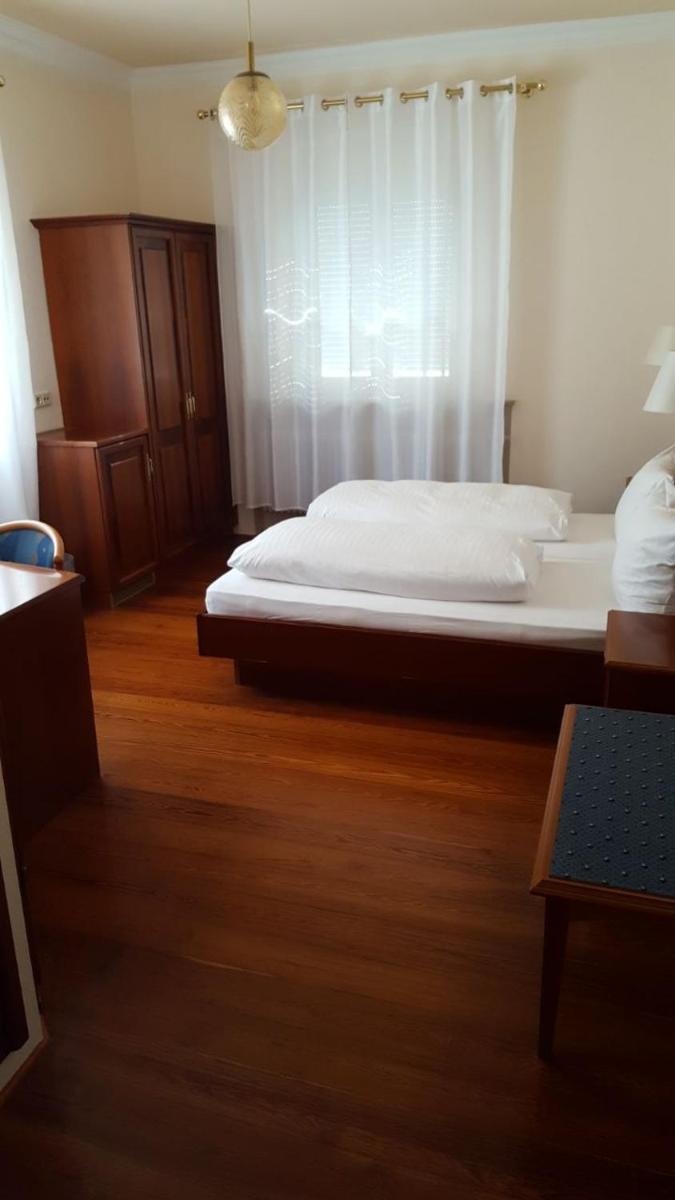 Gaststätte Peperoni - Housity