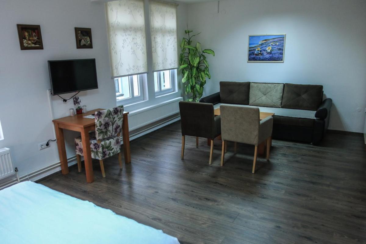 Pansion Centar - Housity