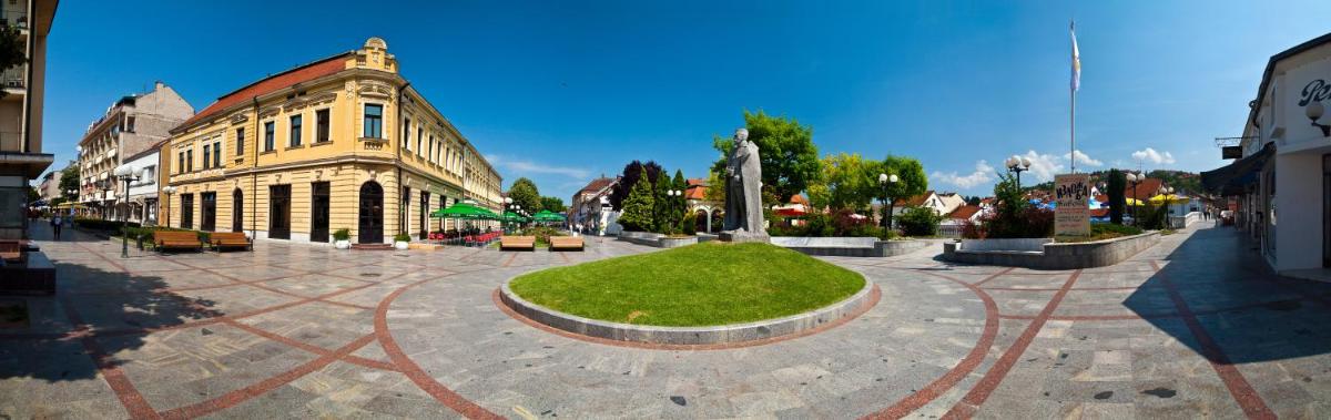 Hotel Grand - Housity