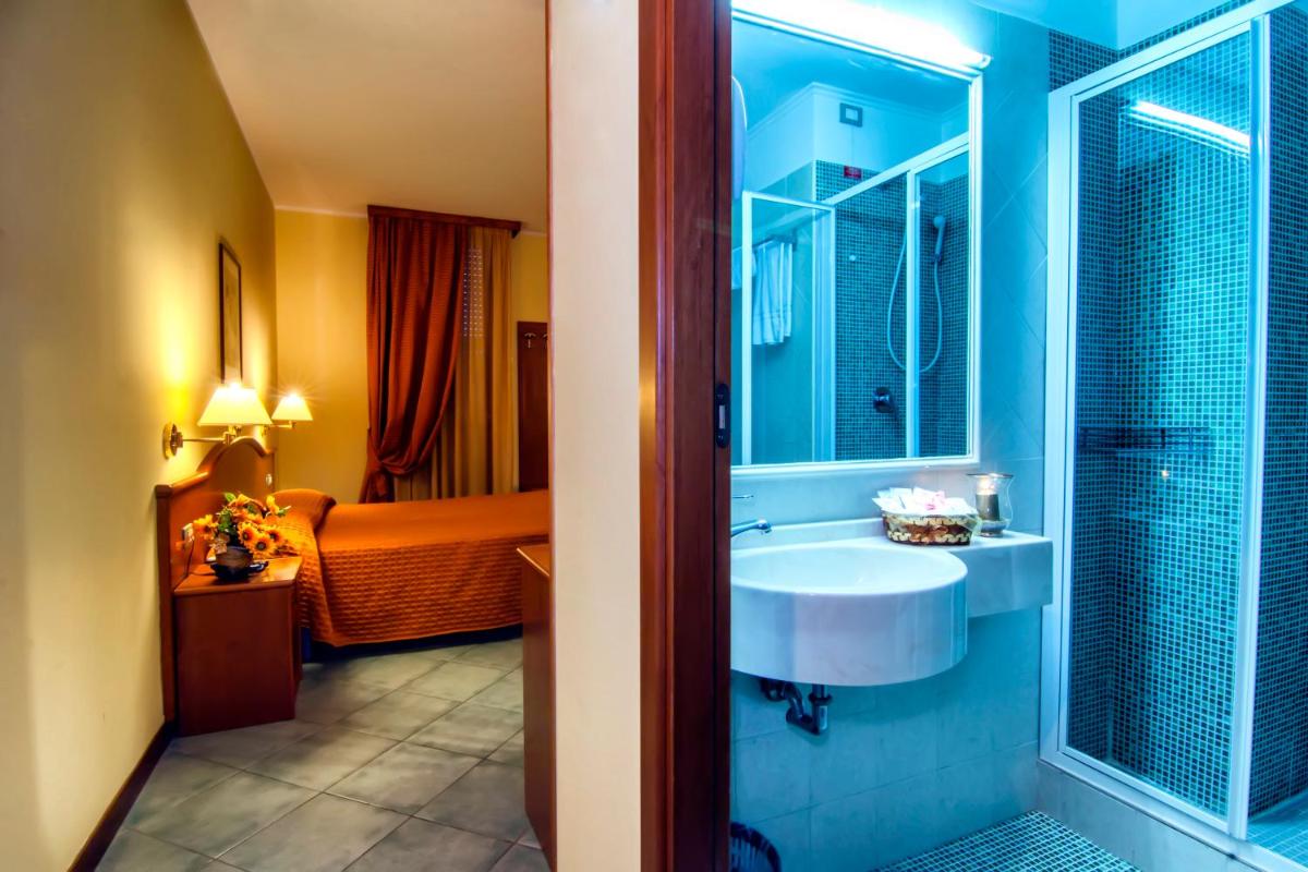 Hotel degli Amici - Housity
