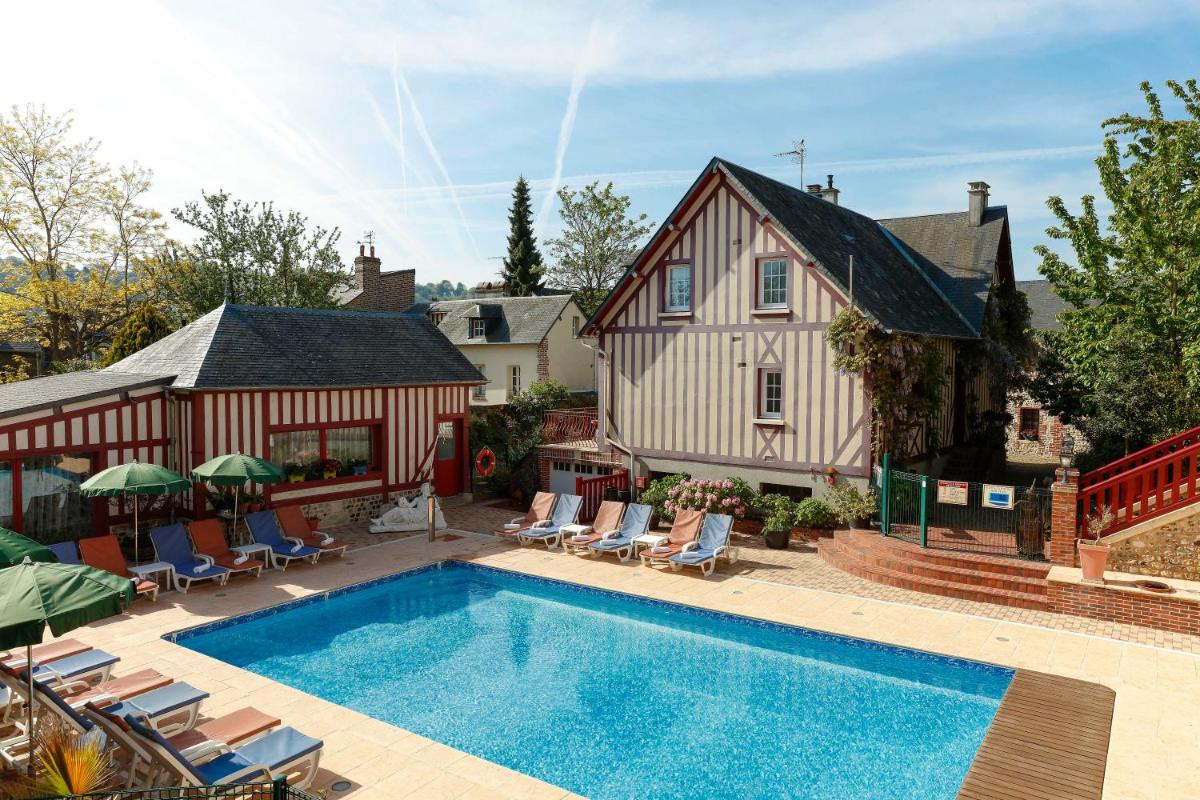 Piscine de l'établissement Hôtel L'Ecrin ou située à proximité