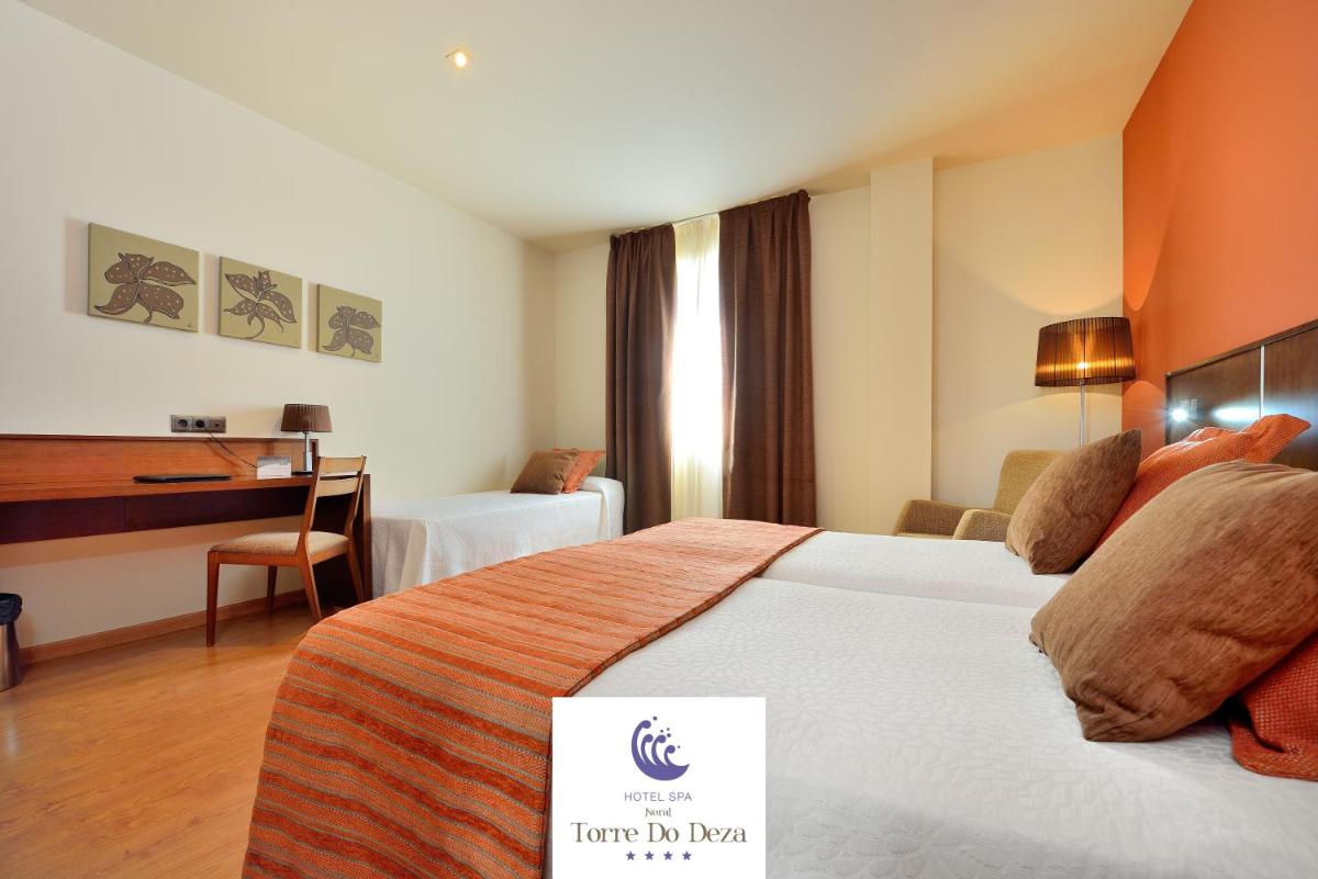 Cama o camas de una habitación en Hotel Spa Norat Torre Do Deza 4* Superior