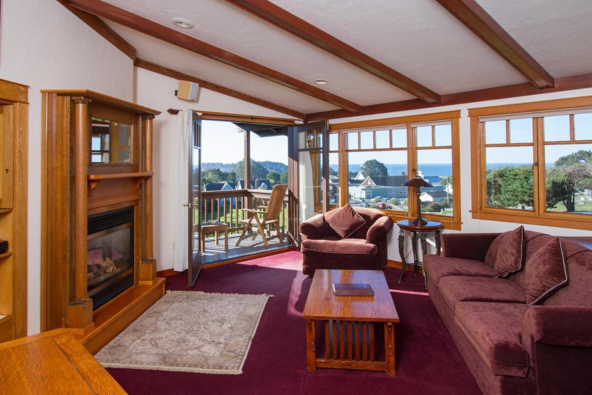 Mendocino View West - Housity