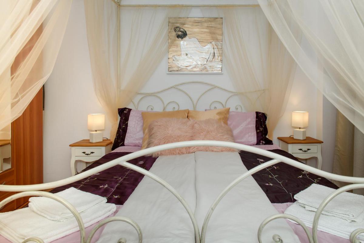 Bucharest Old Town 2 Bedrooms with Balcony by Orchid Garden - Housity
