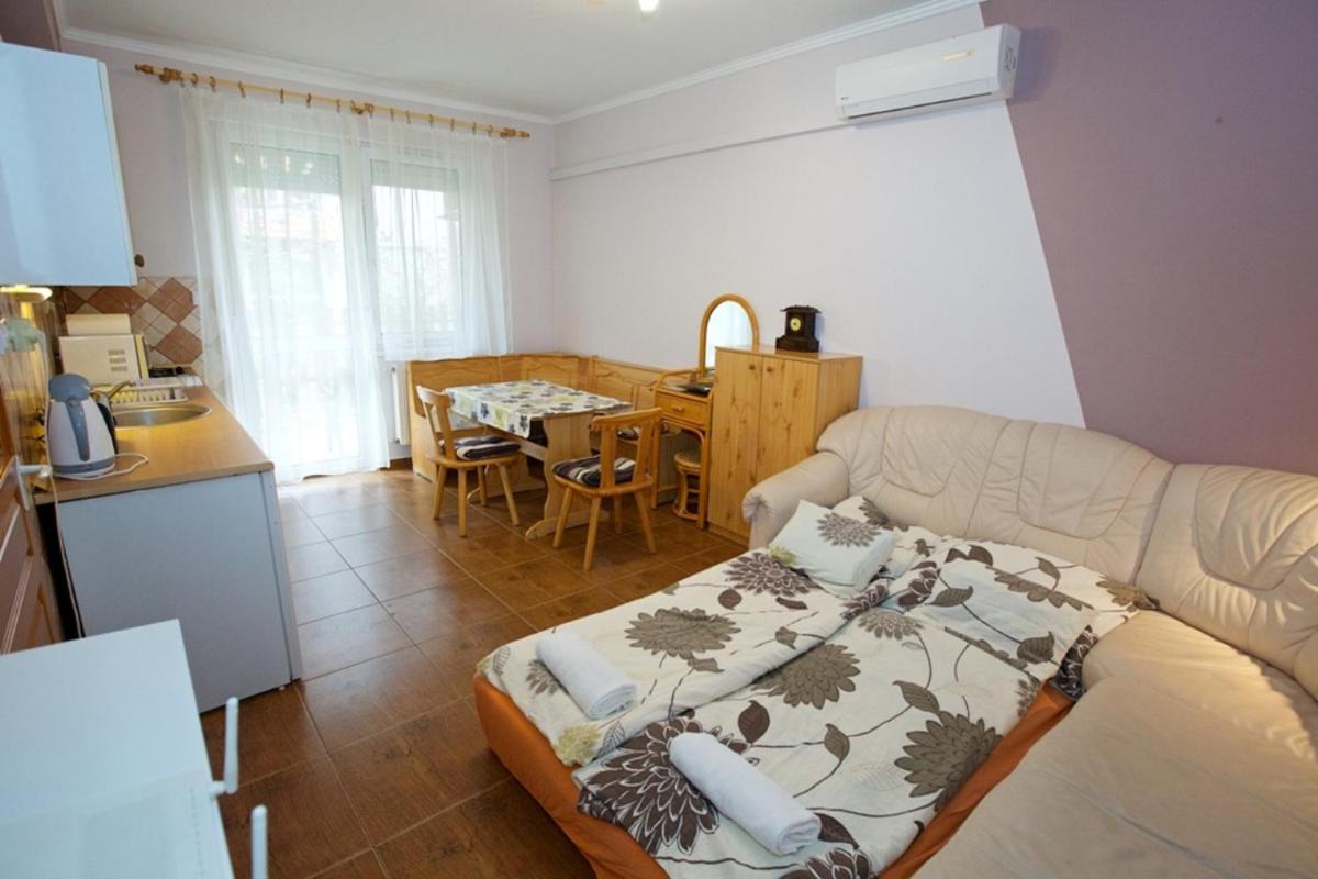 Zoli Apartmanok-Maya Kölcsey 34-36 - Housity