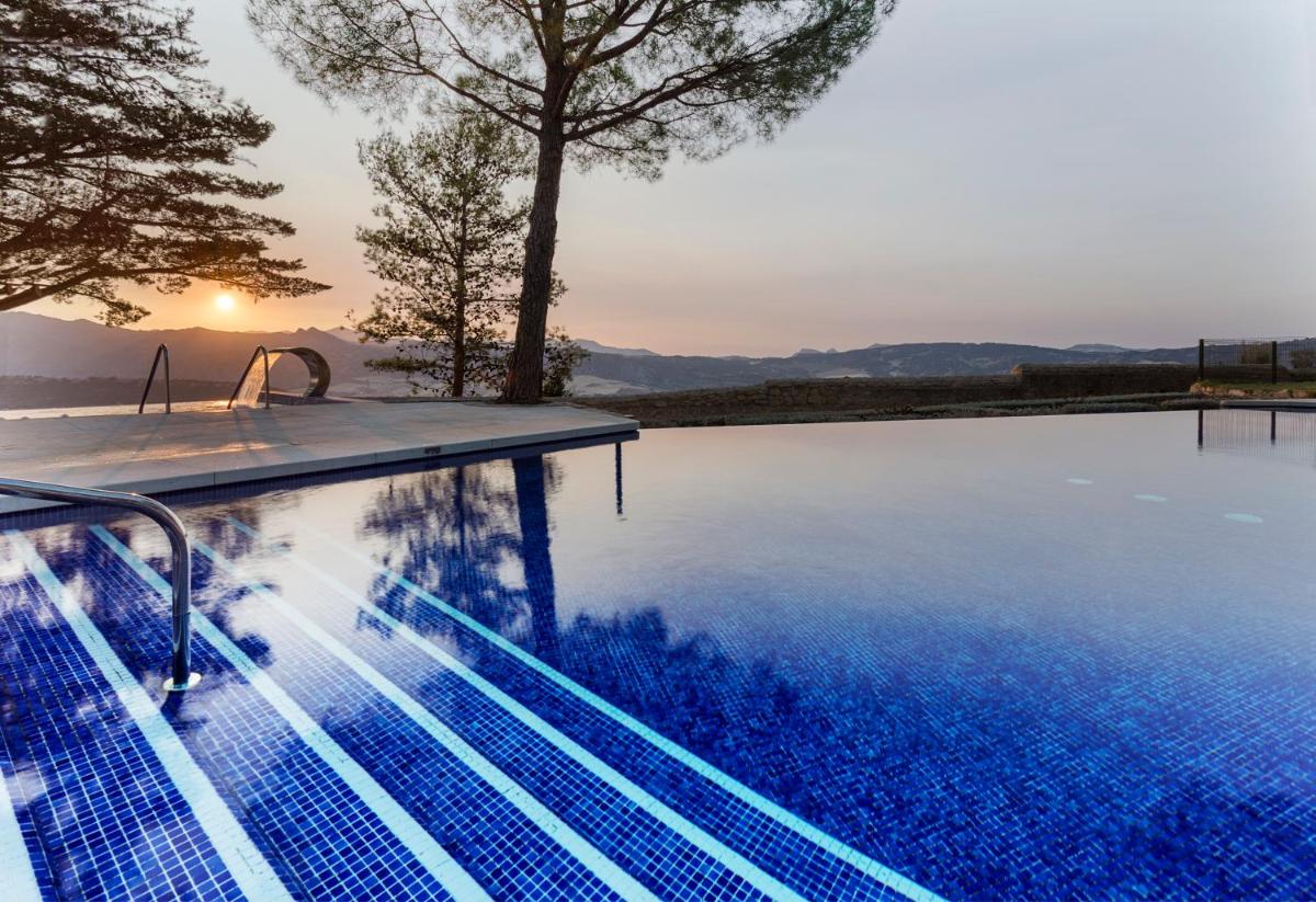 Piscina en o cerca de Catalonia Reina Victoria