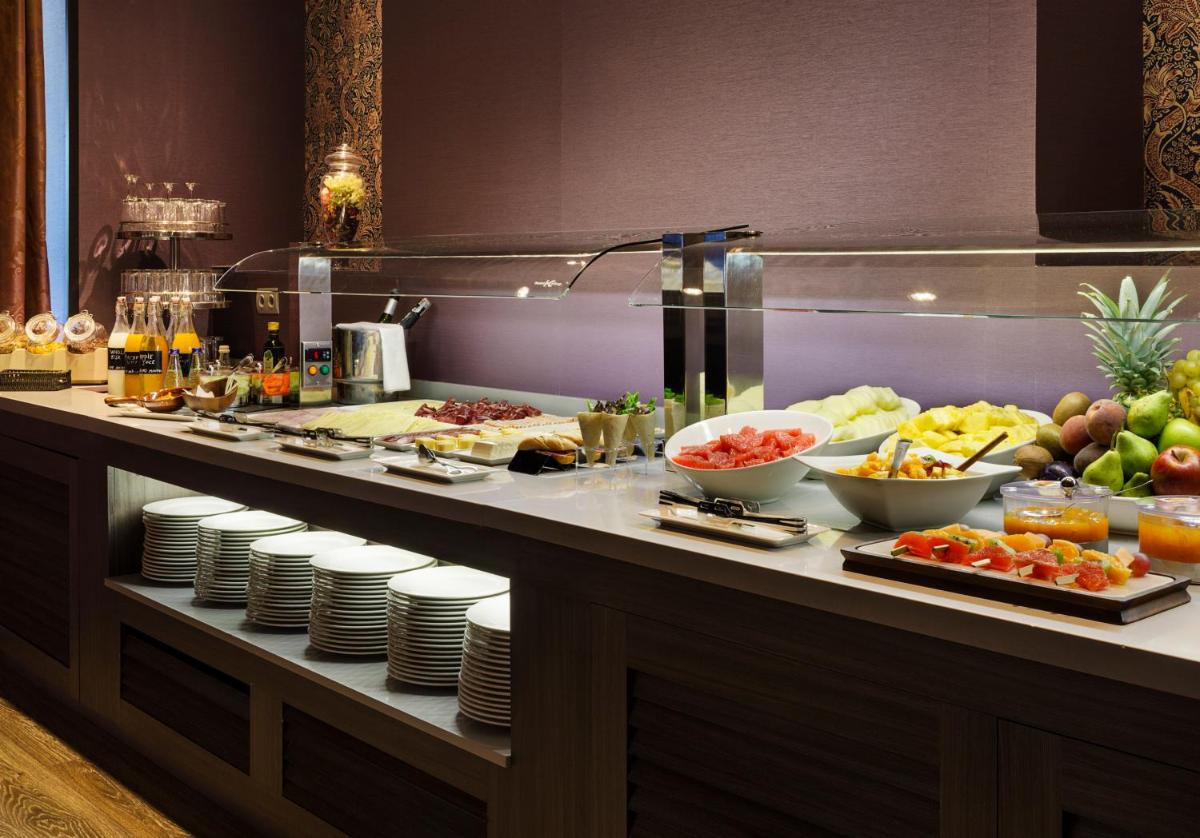 Comida en o cerca de este hotel