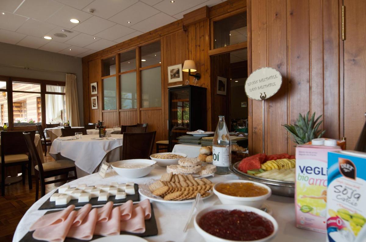 Comida en o cerca de este hotel