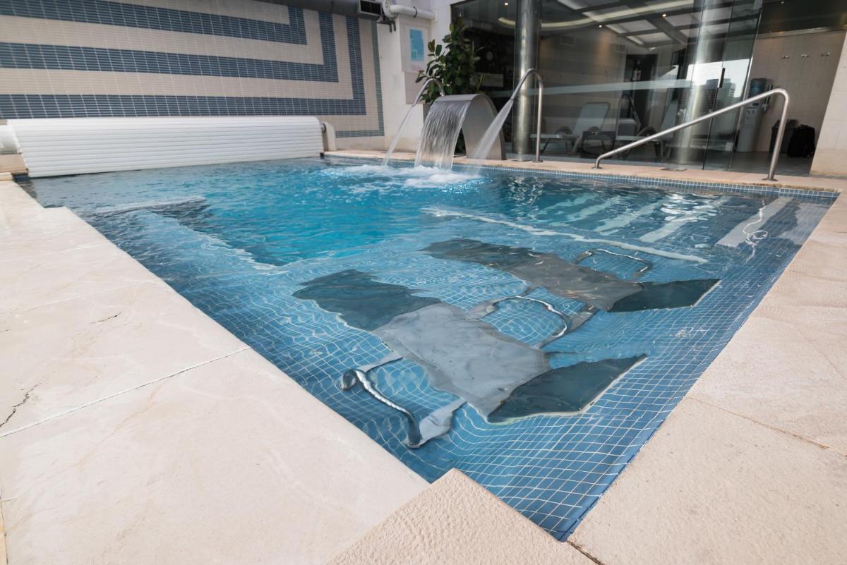 Piscina en o cerca de ARVA Spa París