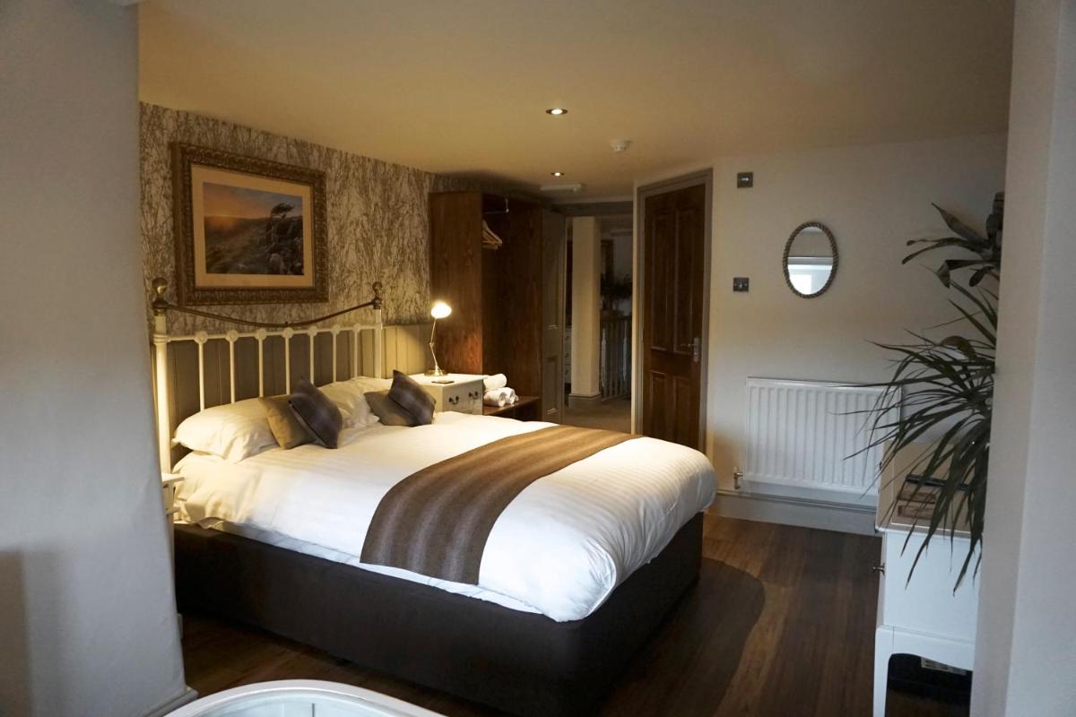 The Game Cock Inn - Housity