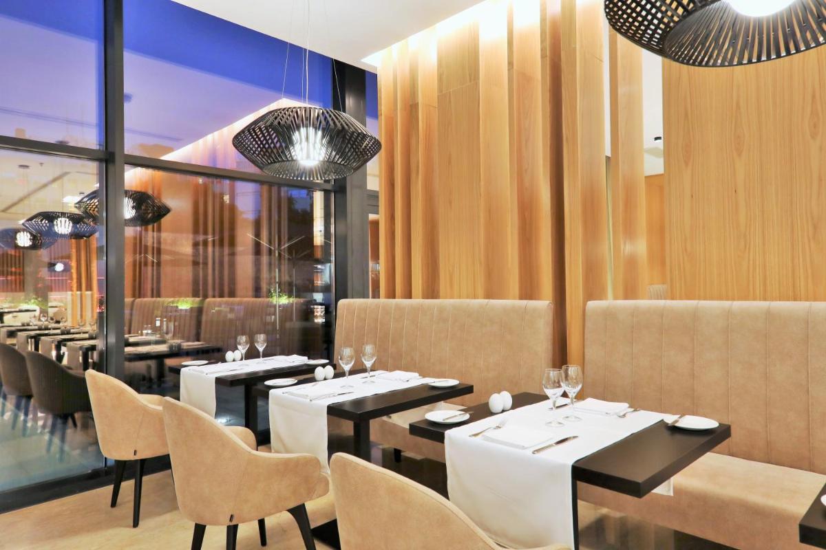 Uma área de estar em Iberostar Selection Lisboa