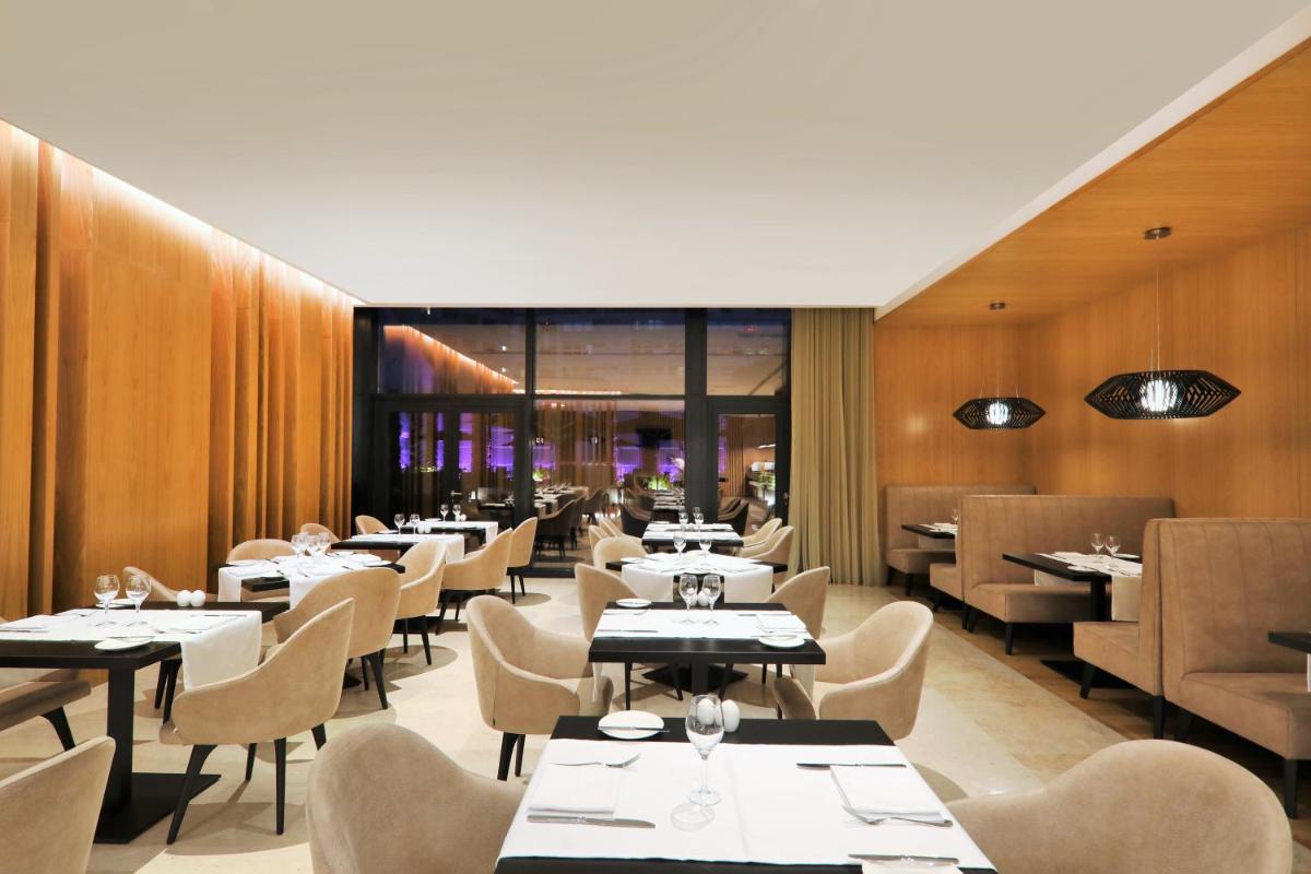 Uma área de estar em Iberostar Selection Lisboa