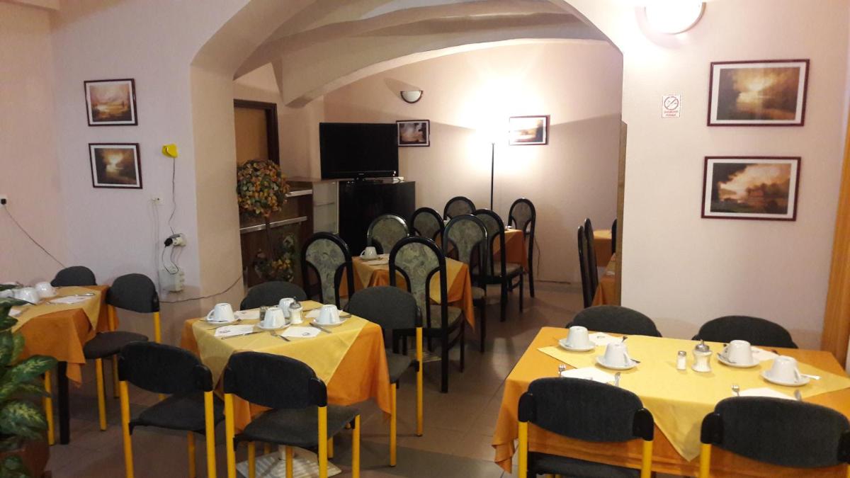Hostel Veli Jože - Housity
