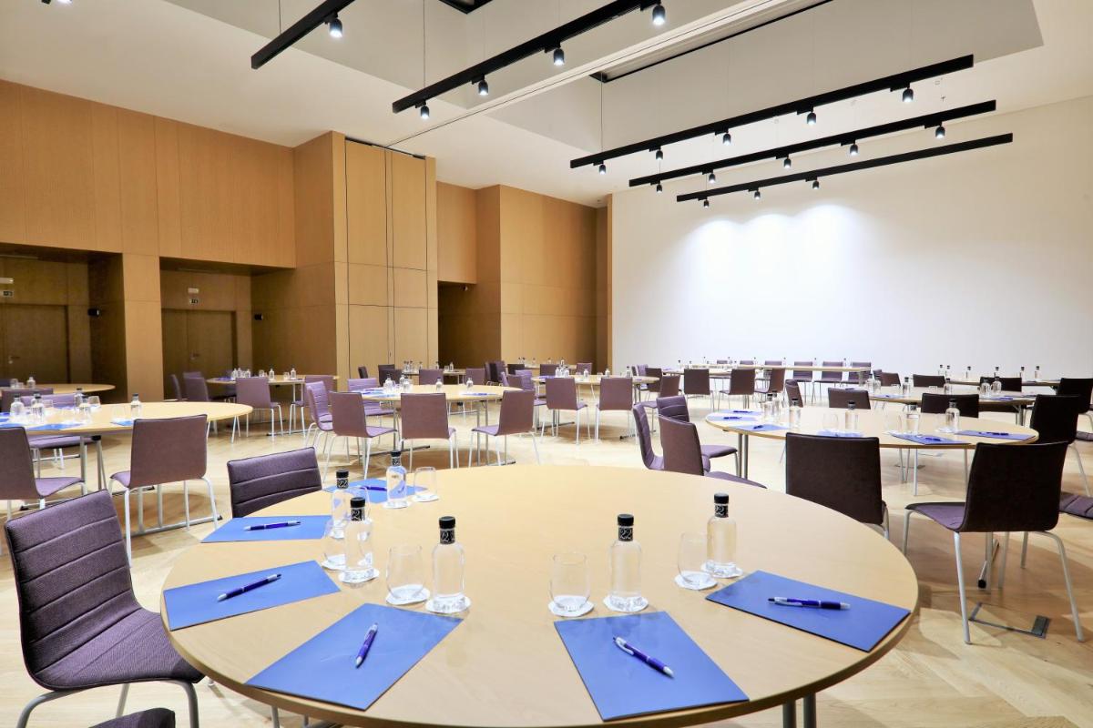 Um restaurante ou outro lugar para comer em Iberostar Selection Lisboa