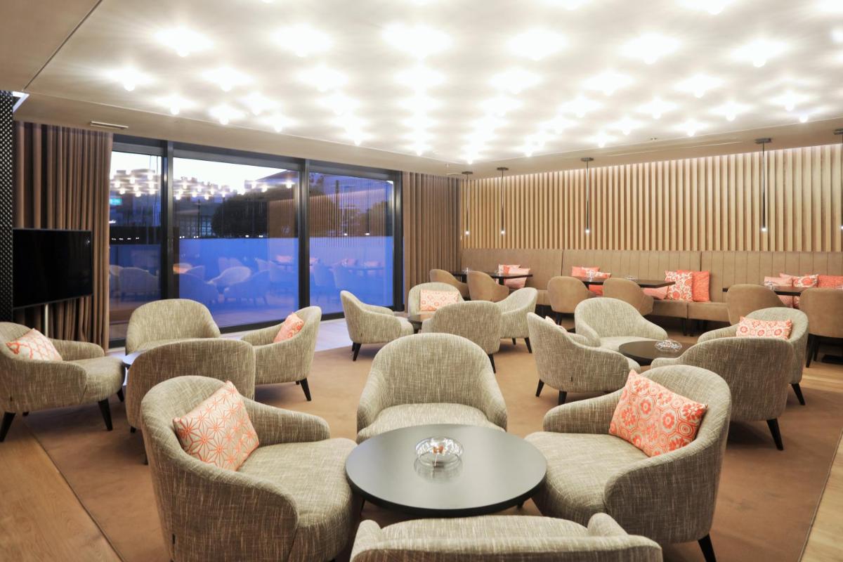 Uma área de estar em Iberostar Selection Lisboa