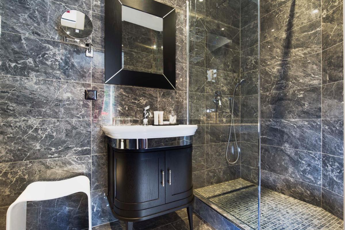 Salle de bains dans l'établissement Hotel & Spa de Latour Maubourg