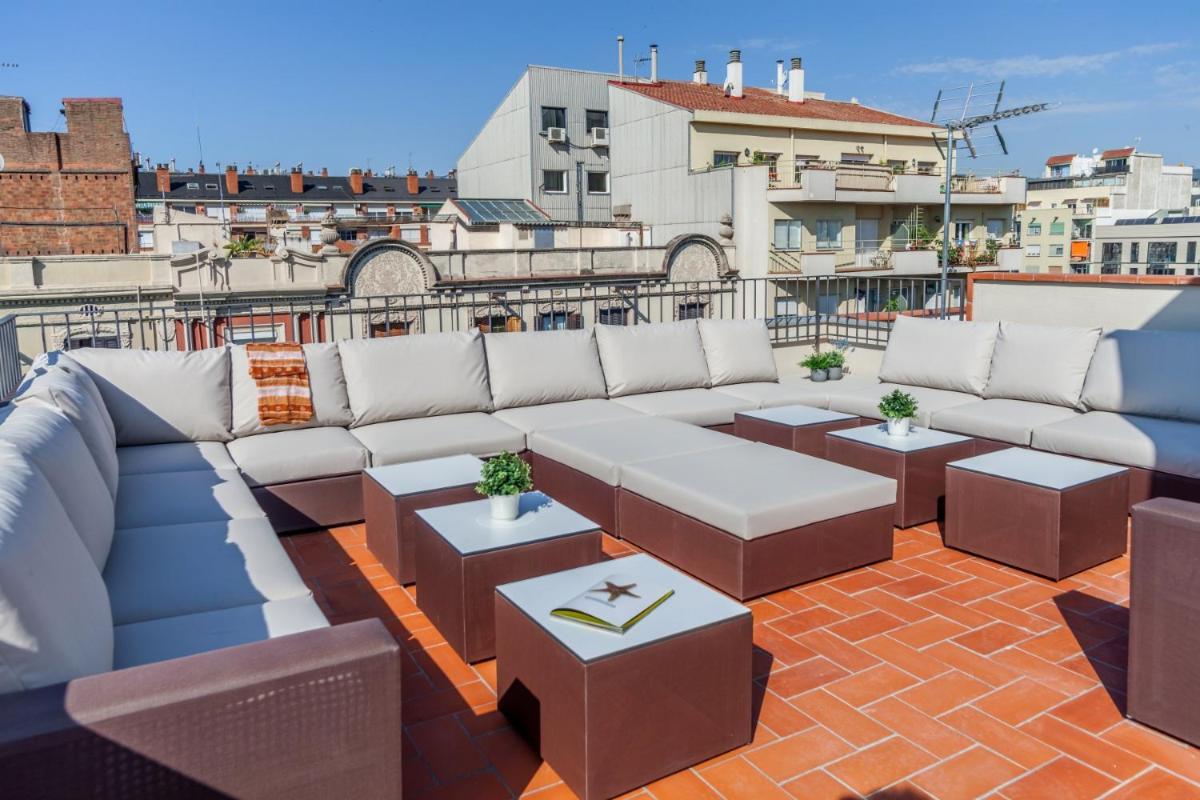 Aparteasy - Deluxe Family Apartments with Pool - Housity