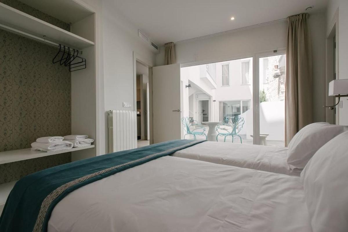 Apartamentos RG Suites Plaza del Salvador - Housity