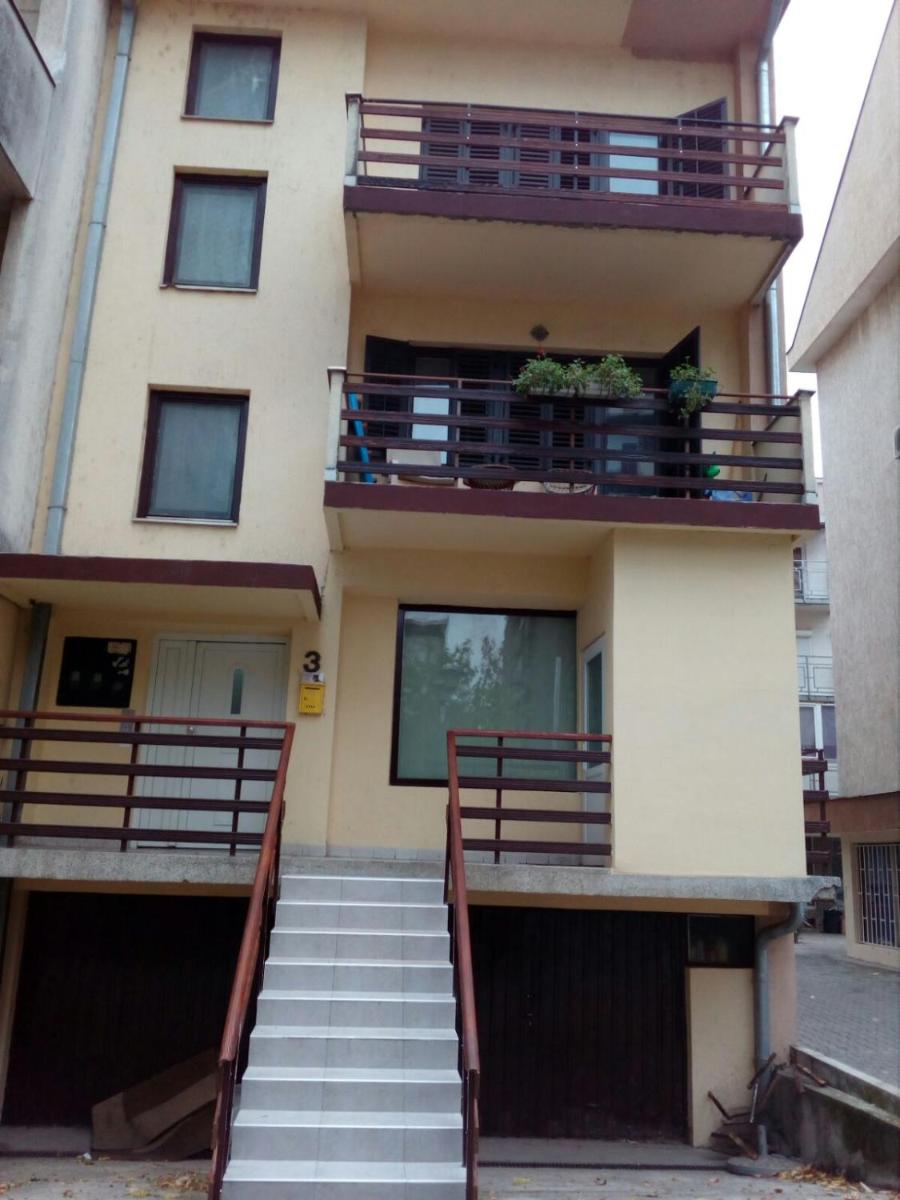 Porodicni apartman,Viktor cafee - Housity