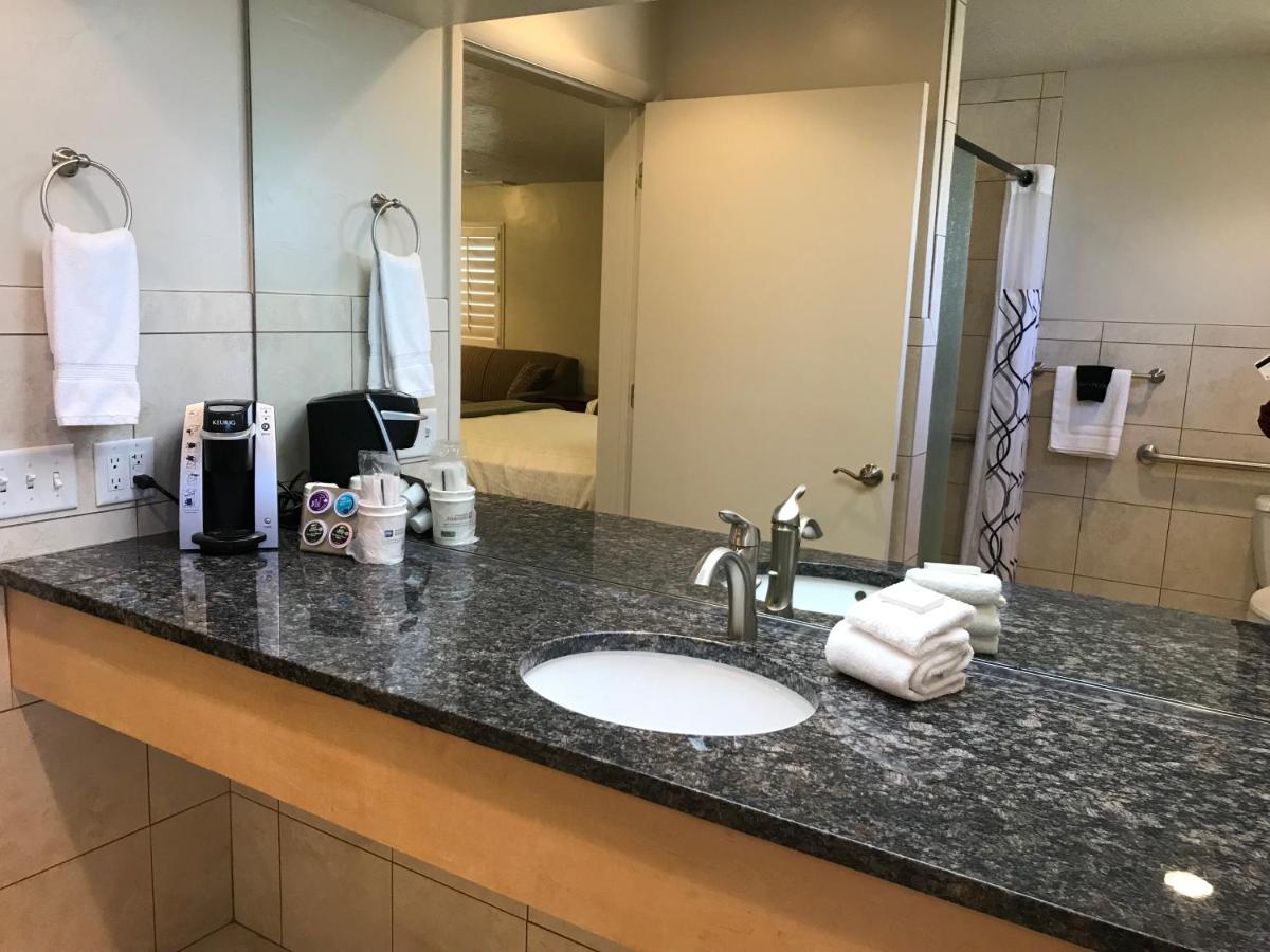 Dinosaur Inn & Suites - Housity