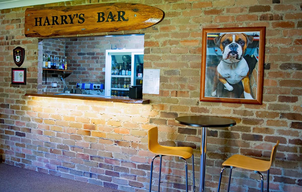 Rest Point Motor Inn - Housity