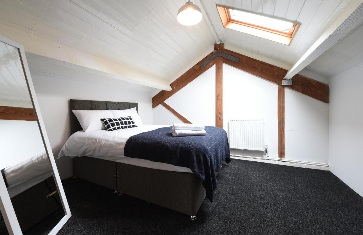 Penthouse Warehouse Slps 18 (61) - Housity