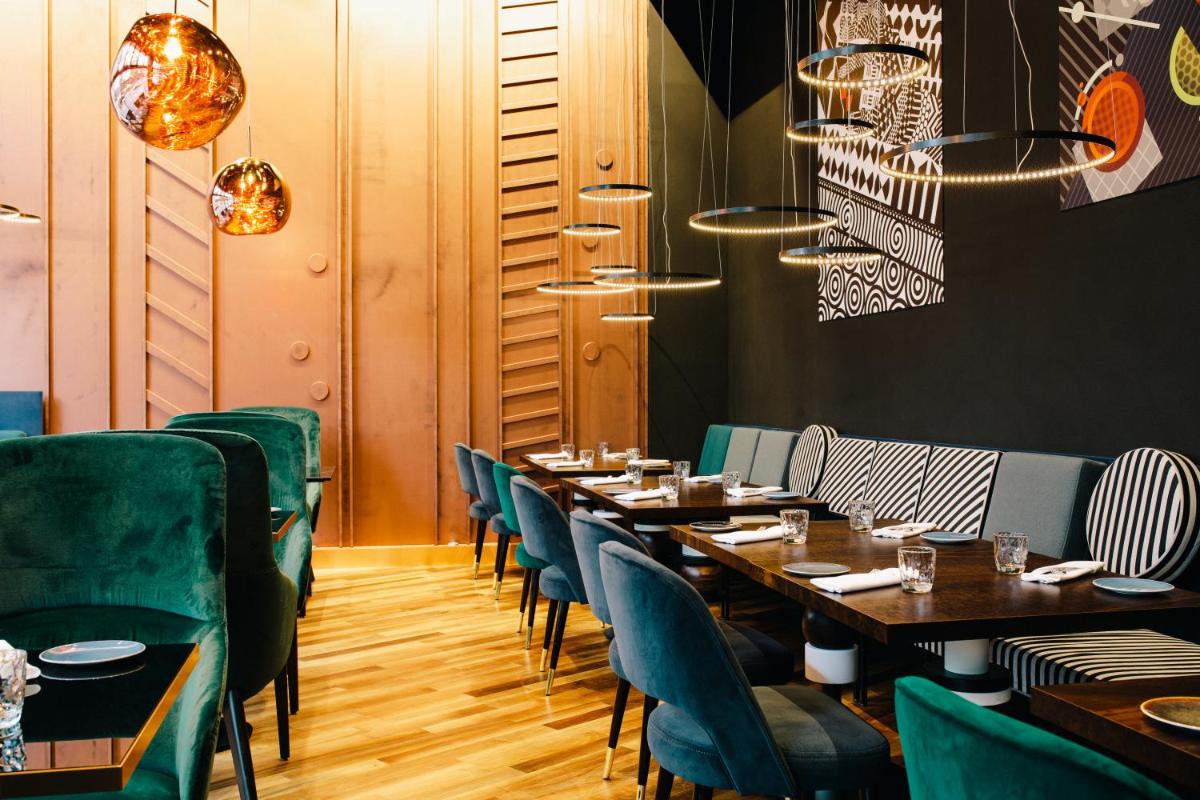 Ein Sitzbereich in der Unterkunft Pullman Berlin Schweizerhof