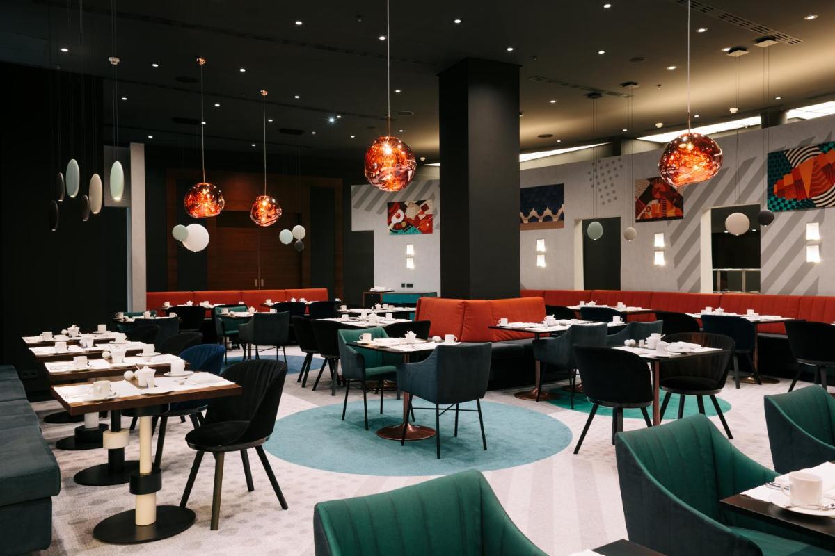 Ein Sitzbereich in der Unterkunft Pullman Berlin Schweizerhof
