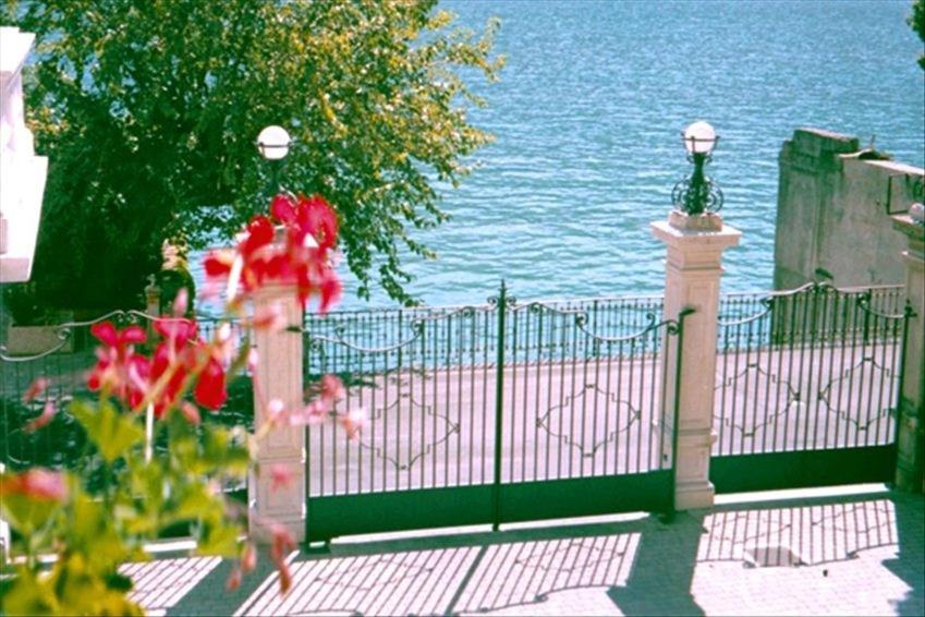 Larius Apartment Parking - Hizvo