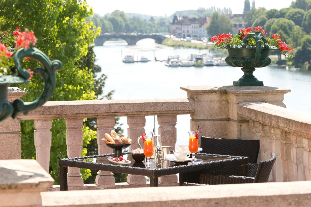 Vue sur la rivière ou le fleuve situé(e) à proximité de l'hôtel
