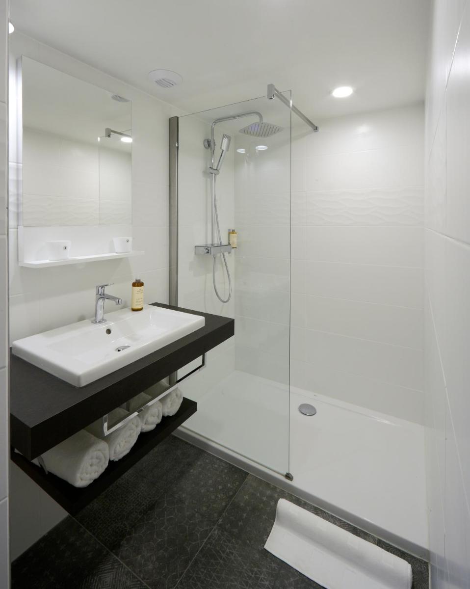 Salle de bains dans l'établissement Les Maisons du Pont - Charme & Caractère