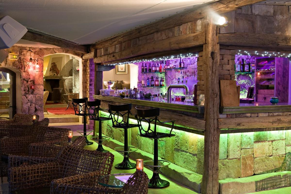 Salon ou bar de l'établissement U Capu Biancu