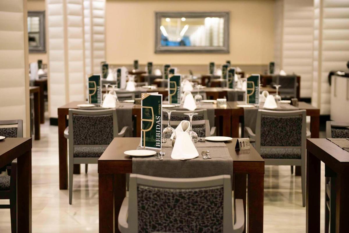 Un restaurante o sitio para comer en Spring Hotel Vulcano