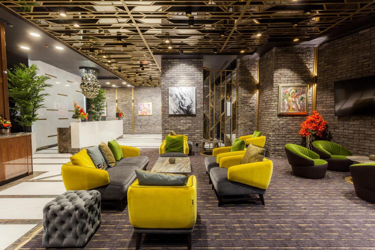 Hotel Platinia - Housity