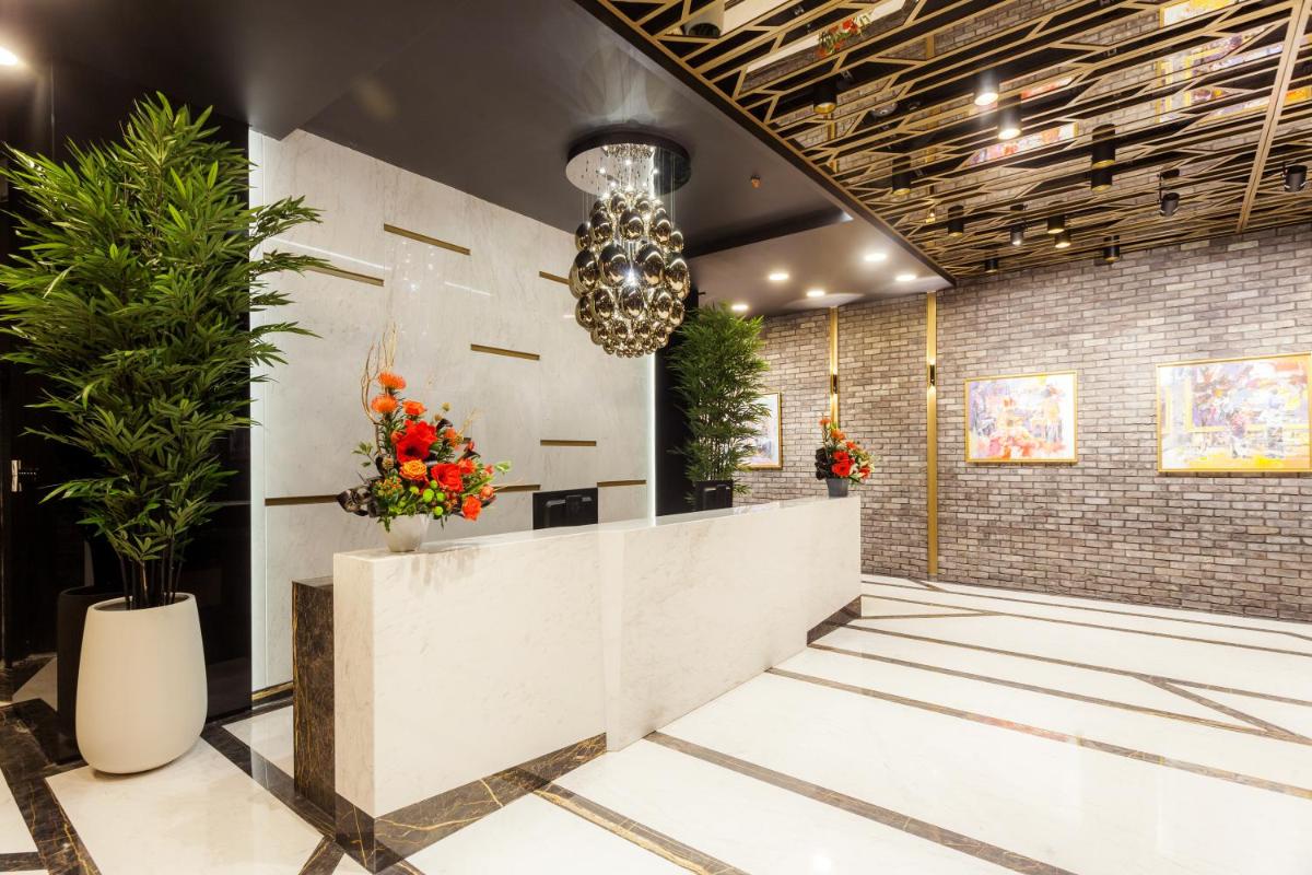 Hotel Platinia - Housity