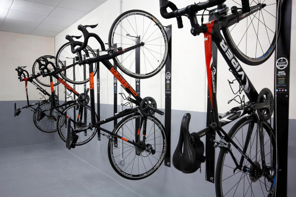 Montar en bicicleta en Ilusion Markus & Spa o alrededores