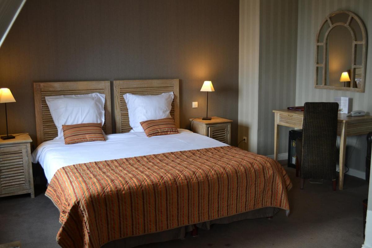 Un ou plusieurs lits dans un hébergement de l'établissement Almoria Hôtel & SPA