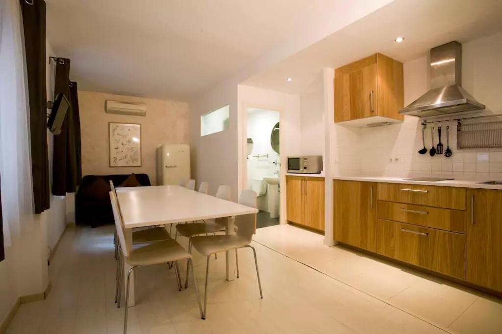 Old City Beach House - Housity