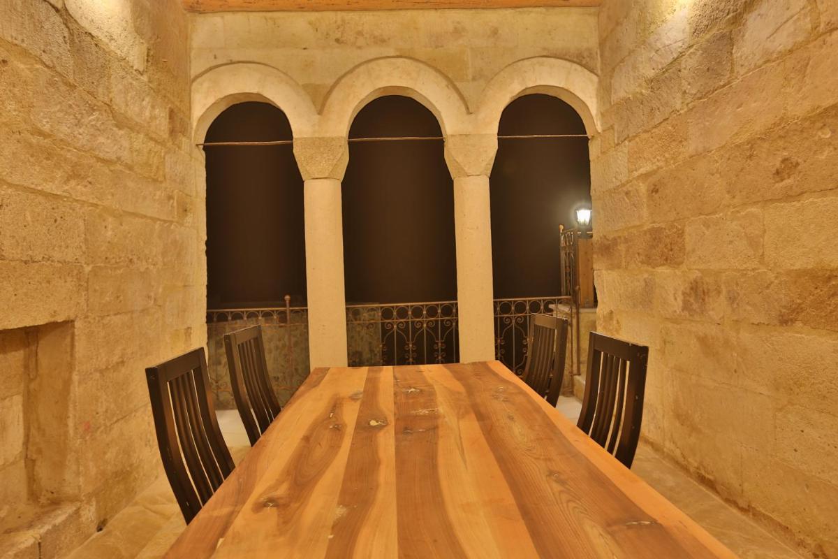 Abu Hayat Cave Suites - Housity