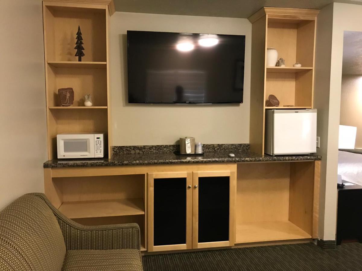 Dinosaur Inn & Suites - Housity