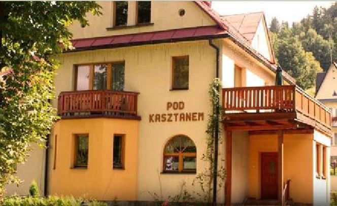 Pod Kasztanem - Housity