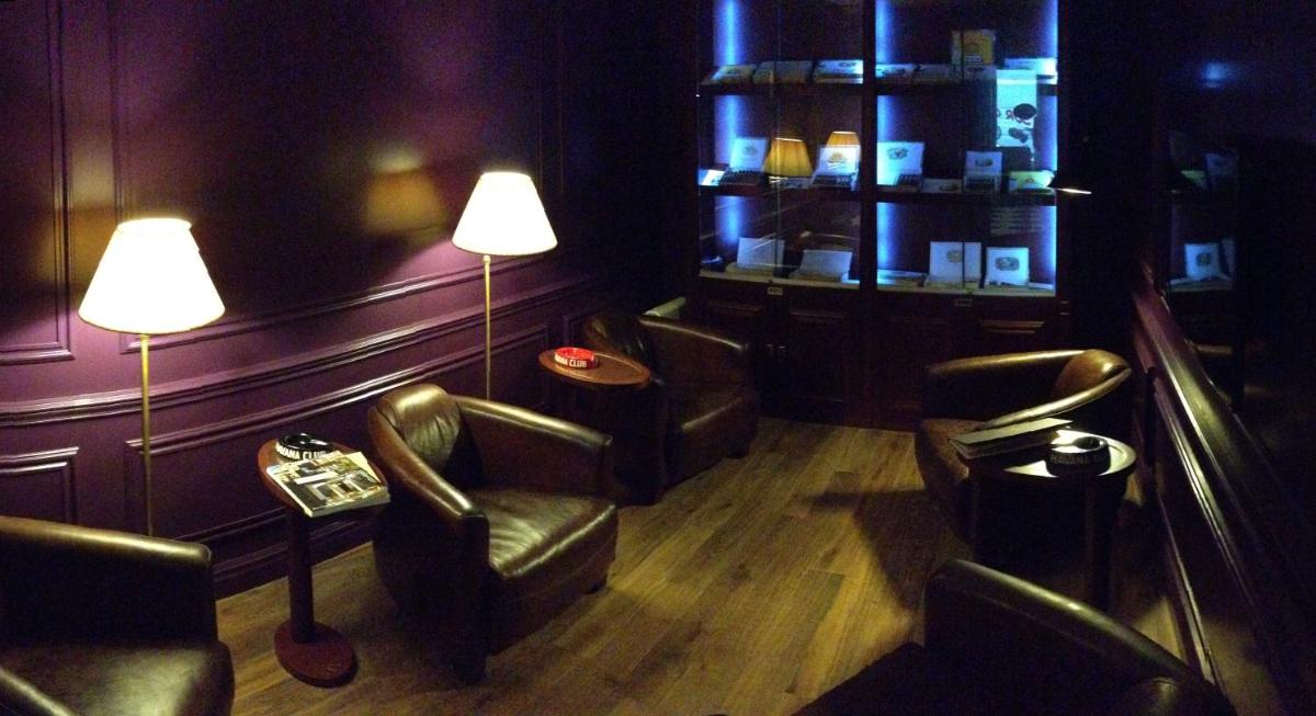 Coin salon dans l'établissement Hôtel de Sèze & Spa Bordeaux Centre